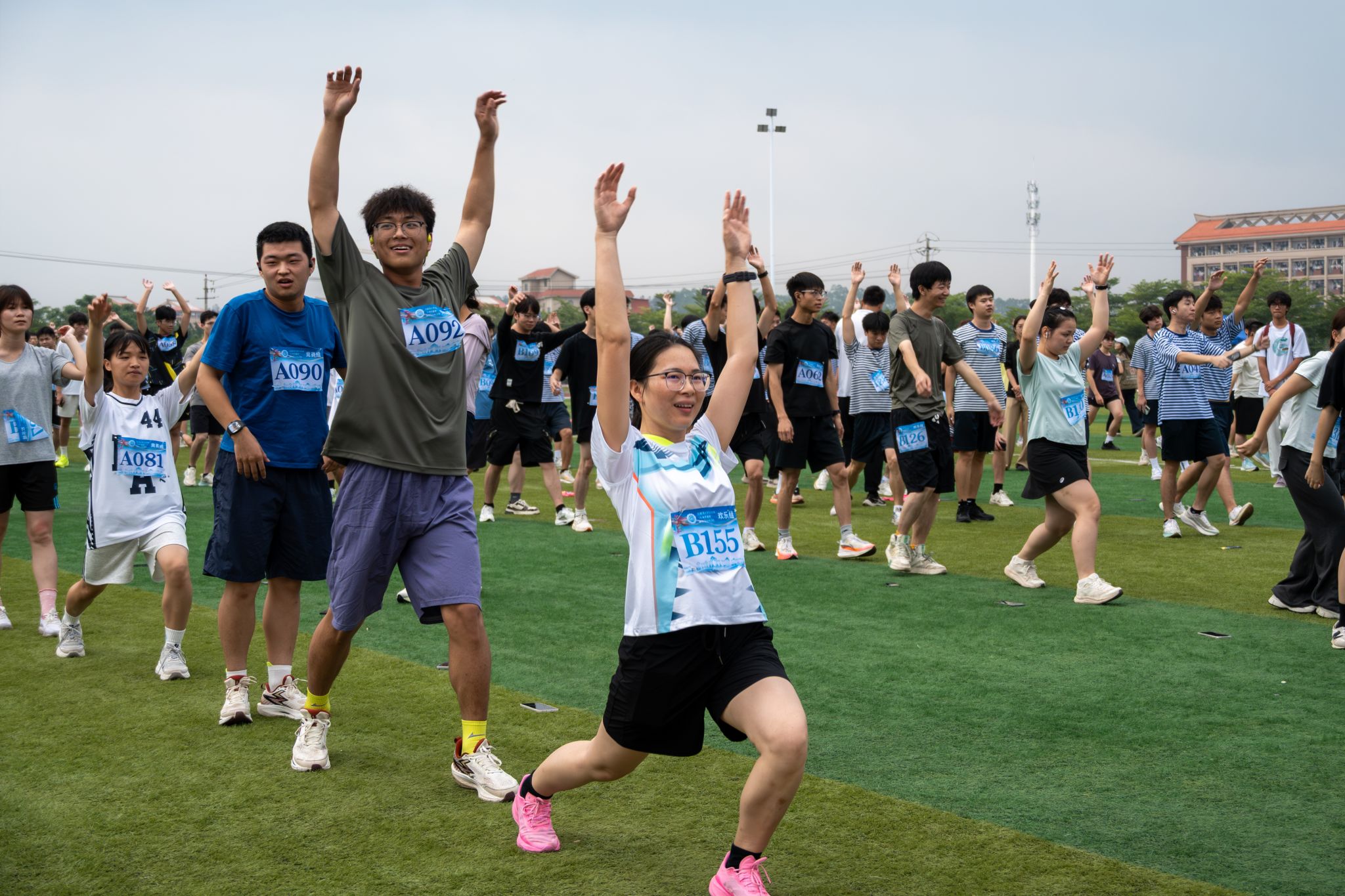 国常会:健全多层次多支柱养老保险体系丰富银发产品和服务培育银发消费新场景;增加高质量体育赛事供给;实施医疗康复护理扩容提升工程(图1)